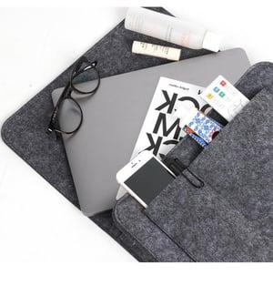 Storage bag with hanging pockets